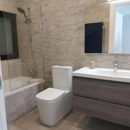 2 Double Bedroom Maisonette With Own Entrance