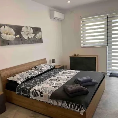 2 Double Bedroom Maisonette With Own Entrance Apartmán Is-Swieqi
