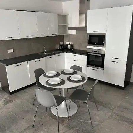 Apartmán 2 Double Bedroom Maisonette With Own Entrance Is-Swieqi